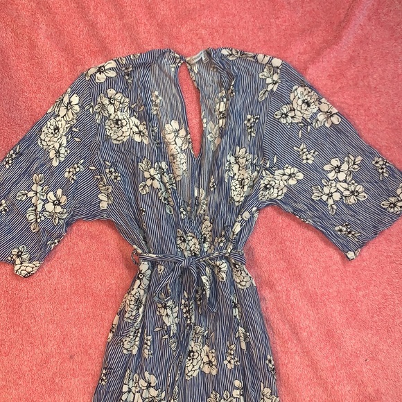 Vici Collection Collective Concepts Blue Floral Romper Small - Picture 2 of 3